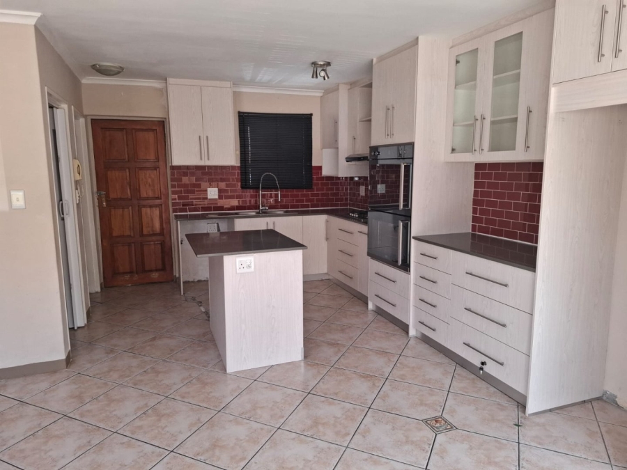 3 Bedroom Property for Sale in Gordons Bay Central Western Cape